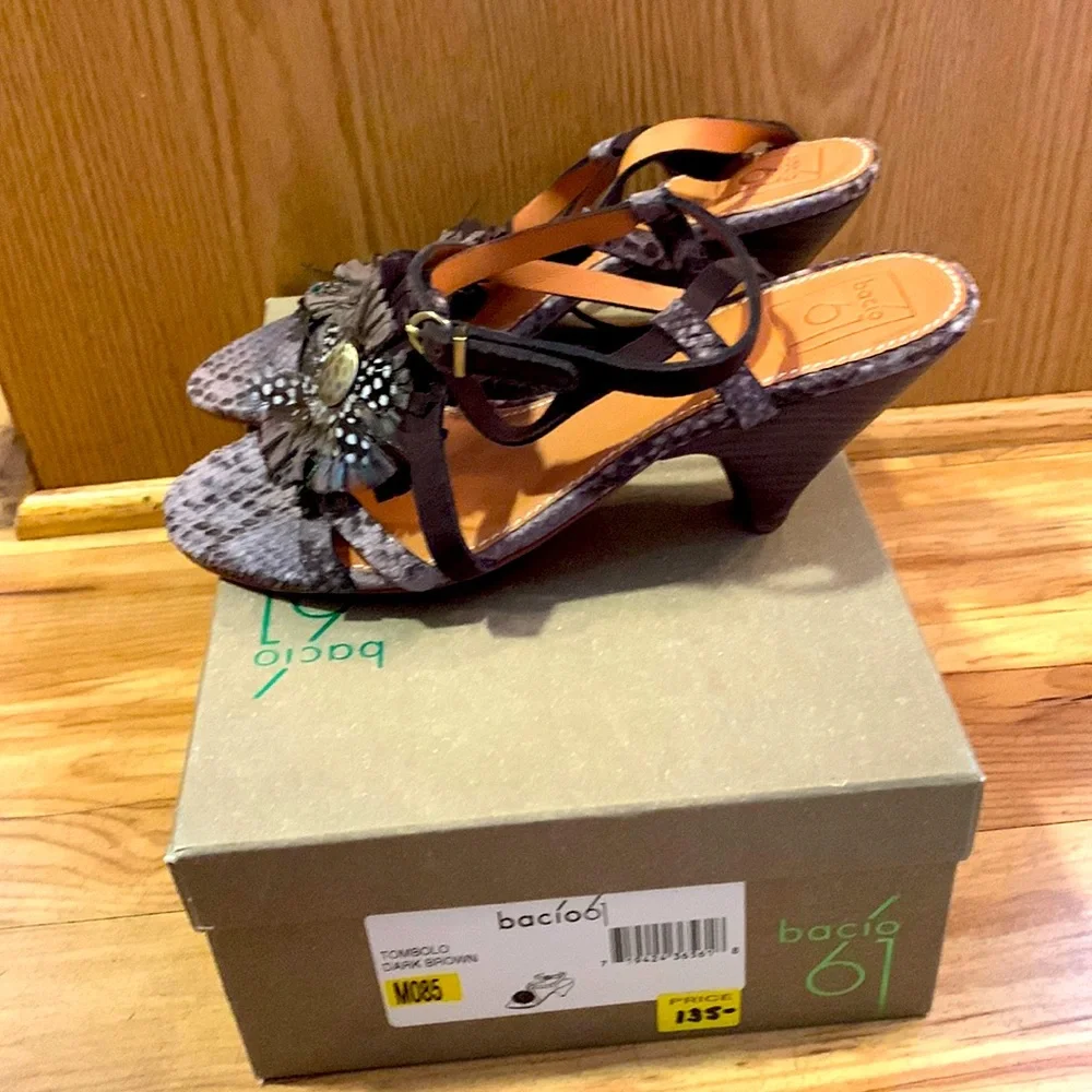 New with box Bacio 61 Tombolo 8-1/2 snakeskin leather criss cross ankle sandals